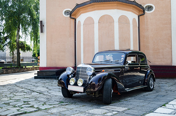 The History of Mercedes-Benz - The Luxury Icon